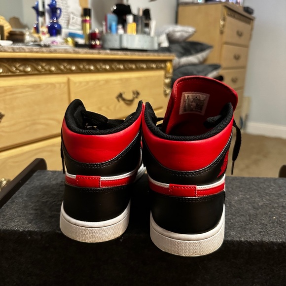 Jordan 1 Mid Bred Toe - Picture 3 of 3
